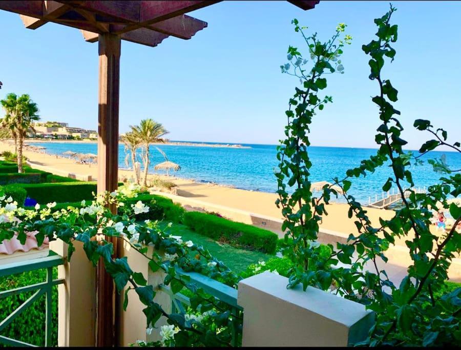 アインソフナ Amazing Beachfront Townhouse Chalet Ain Sokhnaヴィラ エクステリア 写真