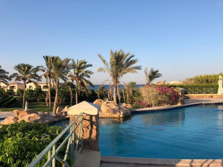 アインソフナ Amazing Beachfront Townhouse Chalet Ain Sokhnaヴィラ エクステリア 写真