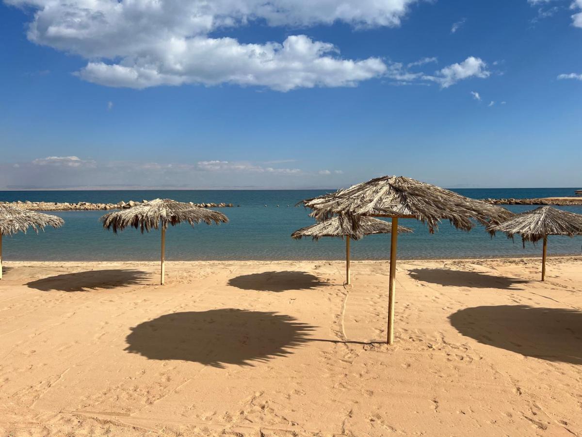 アインソフナ Amazing Beachfront Townhouse Chalet Ain Sokhnaヴィラ エクステリア 写真